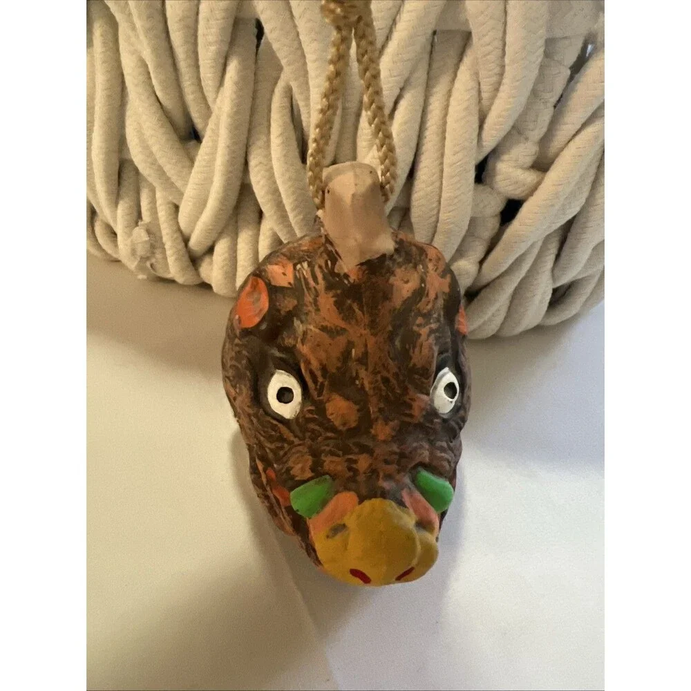 Unbranded vintage hand